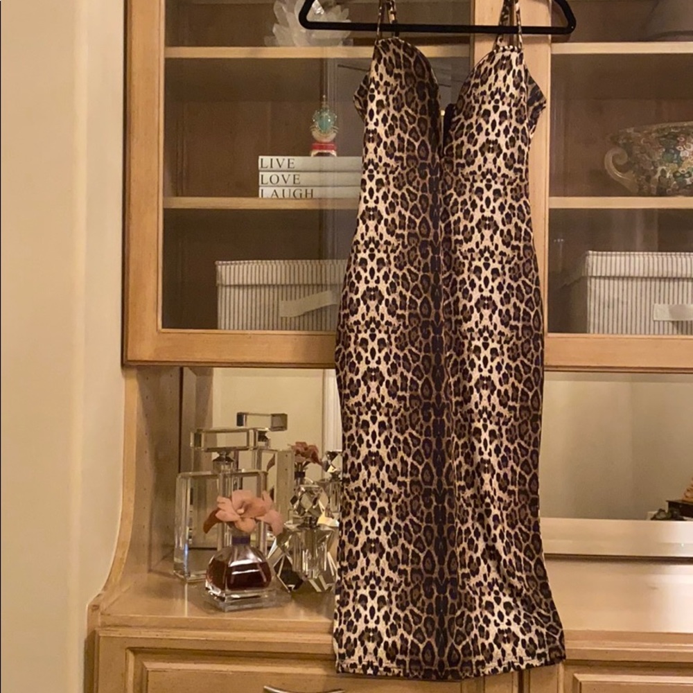 Midi dress in tan / black leopard